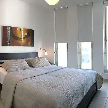 3b Pool Penthouse Private Hot Tub Center * لارنكا