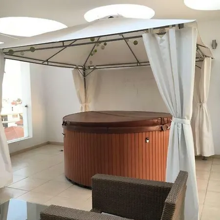 شقة 3b Pool Penthouse Private Hot Tub Center لارنكا