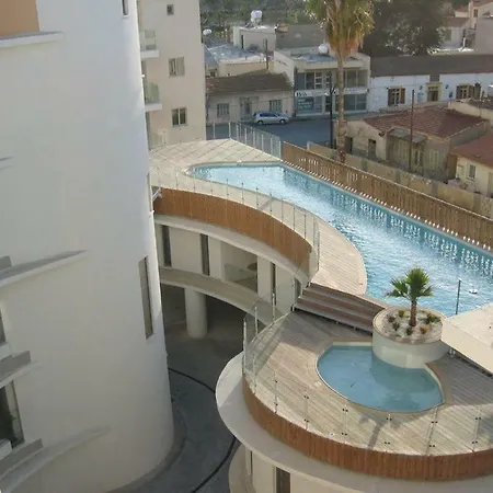 3b Pool Penthouse Private Hot Tub Center * لارنكا
